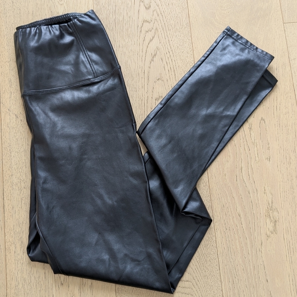 Wilfred Free Daria sz M High-Waisted Vegan Leather Leggings Black